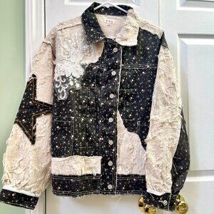 NWT LADIES SIZE S POL DENIM COLLAR FLORAL BEADS FRAYED BUTTONED FRONT GWJ115